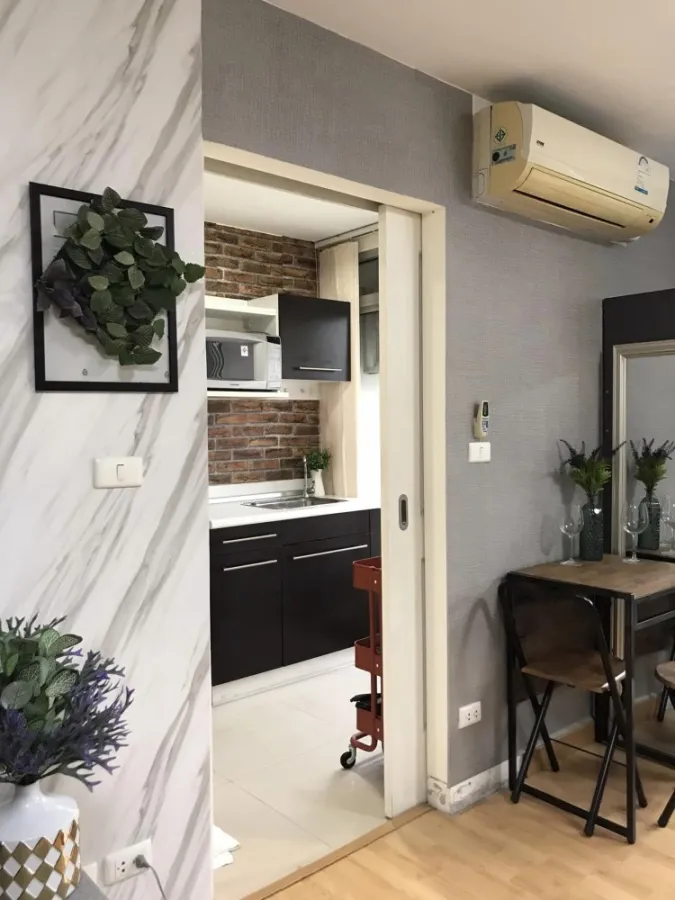 For rent The Links Sukhumvit 50 ห้องกว้างอยู่สบาย ผนังกรุหินอ่อนอย่างดีพร้อมโซฟาหนังตัวใหญ่ ห้ามพลาด