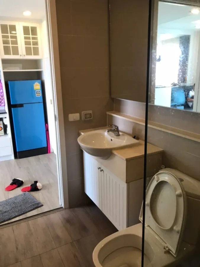 For rent: The Blu X Bangsaen. Beautifully decorated unit with high-quality built-in furniture. Prime location with convenient transportation. Book now