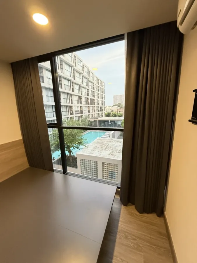 Urgent sale! Flexi Condo Sathorn-Charoen Nakhon. Large, comfortable room with plenty of usable space. Come and reserve yours today!