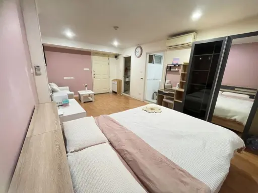 For rent: Lumpini Ville Cultural Center, 5th floor, pink decorated room, girls shouldn't miss it, hurry and book now.
