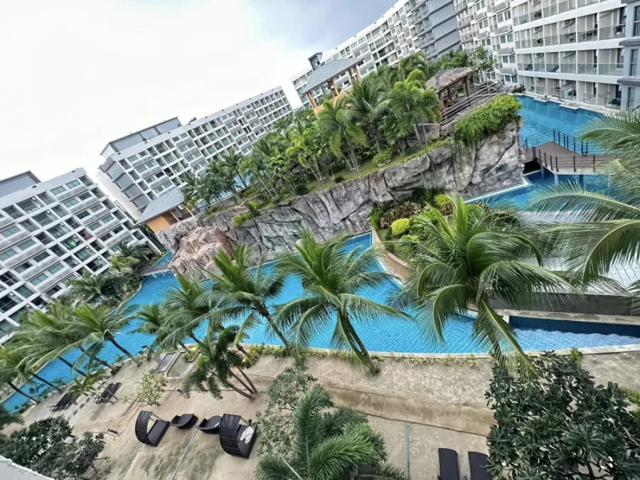 Condo for rent, Laguna Beach Resort 3 - The Maldives (Jomtien), pool view, right on the cover, not too crowded, don't miss it.