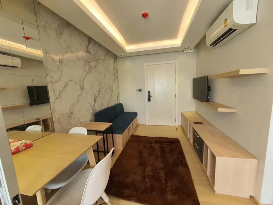 Plum Condo Rangsit Alive 1 for rent.3rd floor unit with high-quality built-in marble-patterned wall cabinets and complete electrical appliances.Book