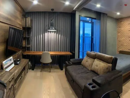 For rent: Ashton Chula - Silom, beautiful room, built-in decoration in Loft Industrial style, very high floor, beautiful view, hurry up and grab it.
