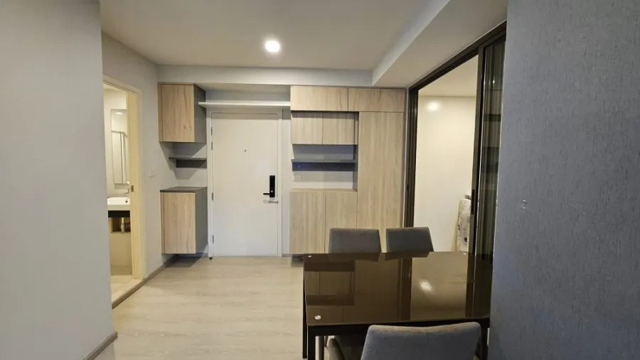 For rent, Feel Phahon 34, 4th floor, garden view, spacious room, electrical appliances and furniture, ready to move in. If interested, reserve now.