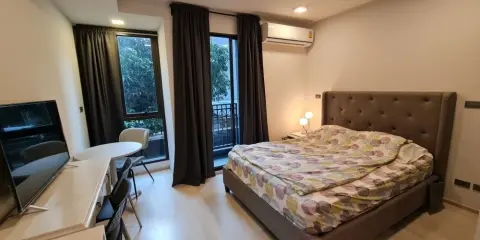 ให้เช่า คอนโด เวนิโอ สุขุมวิท 10 ชั้น 2 ห้องสตูดิโอ สว่างสบายตา แต่งครบพร้อมอยู่ จองก่อนได้ก่อน