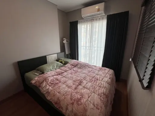 Selling a 19th-floor Lumpini Place Taopoon Interchange condo with a pool view at a special price. Don't miss out!