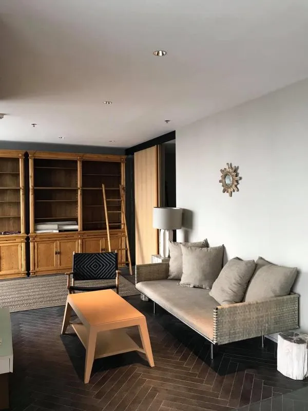 The room is spacious for you to fully use. In a fully equipped room, ready to move in, THE ISSARA LADPRAO. This room is for rent. Urgent.