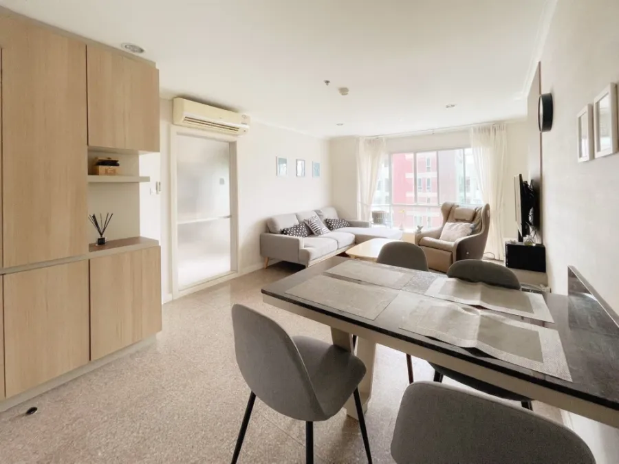 For sale or rent: Lumpini Park Riverside - Rama 3, a riverside condo on the Chao Phraya River. City views and a swimming pool provide a cool breeze al