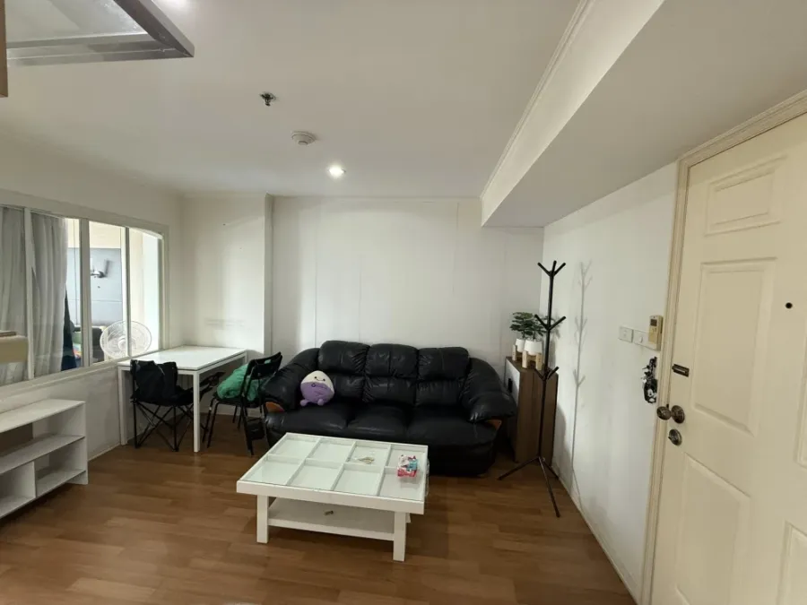 For sale, for rent Lumpini Place Ratchada-Thapra, spacious room, lots of usable space, comes with complete furniture, hurry and book now!