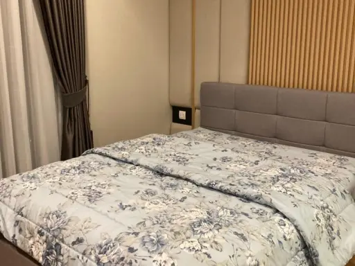 For rent, Noble Around Sukhumvit 33, 15th floor, unblocked view, built-in furniture. You can reserve first. You can stay first.