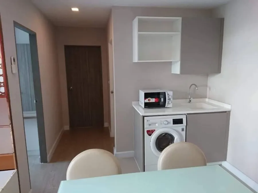 For rent sell:Metro Luxe Ratchada, 3rd floor (corner unit),Building A. Built-in furnishings and fully furnished. You definitely need to book this one!