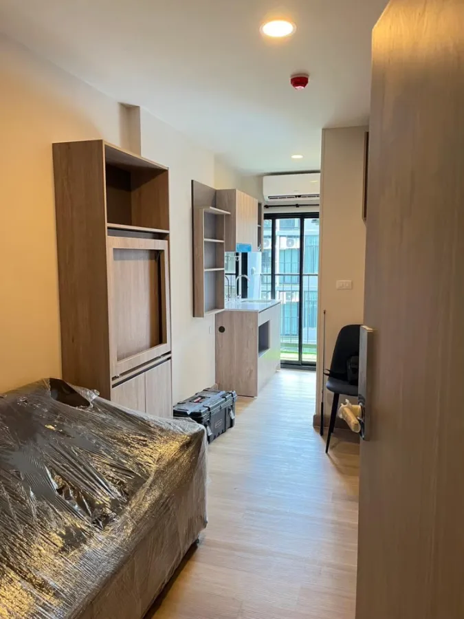 For rent: The Independent Condo Amata, pool view, simple decorated room. With a large TV If you don't reserve, you'll miss a lot.