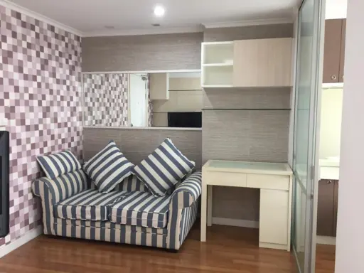 For rent, Lumpini Place Ratchayothin, 15th floor, beautiful elephant building view. Wallpaper in the whole room, the lowest price, hurry up to reserve