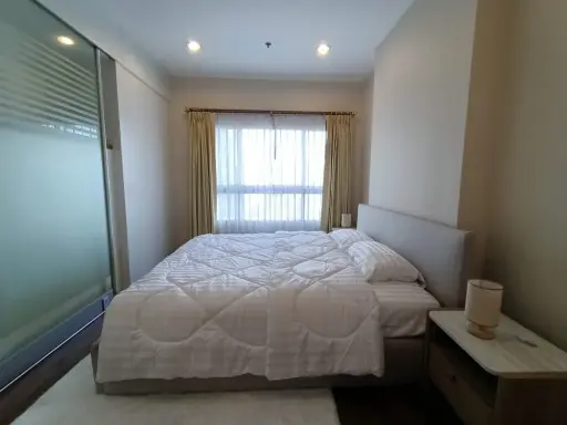 For rent: Q.House Condo Sathorn. Spacious room with plenty of usable space, fully furnished. Don't miss out!