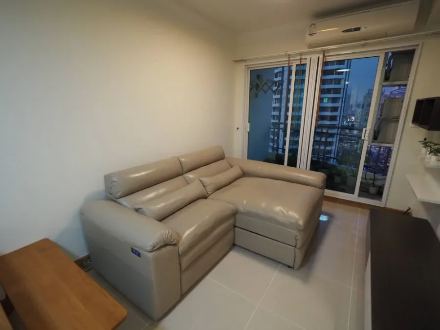 For sale or rent: Supalai River Resort, 1 bedroom, spacious living area, prime location, stunning Chao Phraya River views. Book now!