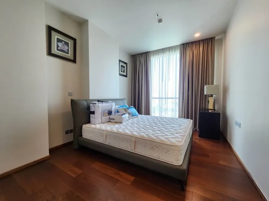 For rent: Quattro by Sansiri, spacious room, comfortable, corner position, 180 degree view, 2 balconies, hurry and book now!