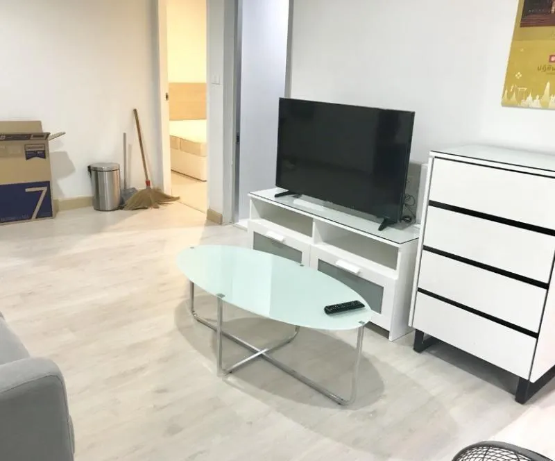 2 bedrooms, spacious, fully furnished, ready If you miss this room, it's really a pity. Rent Life @ Ratchada-Huay Kwang.