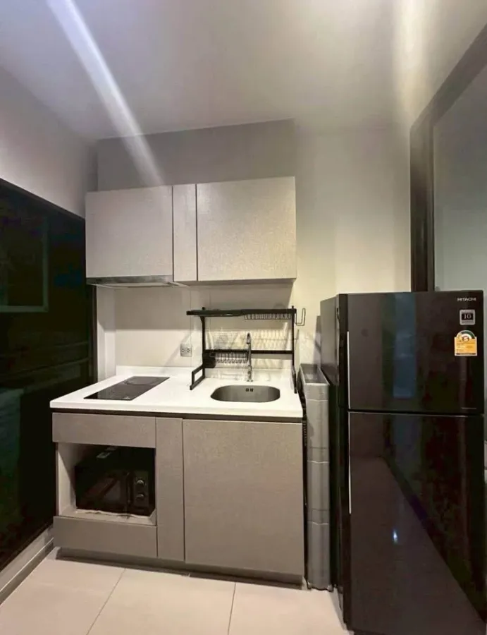 For sale/rent: Life Asoke-Rama 9, 9 rooms ready to move in, fully furnished, appliances included. Come and own it today, don't miss out!