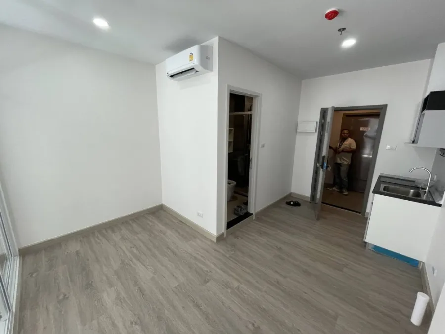 Down payment sale, Supalai Loft, Phasi Charoen Station. The room is clean and airy. Complete facilities .If you like decorating rooms, don't miss it.