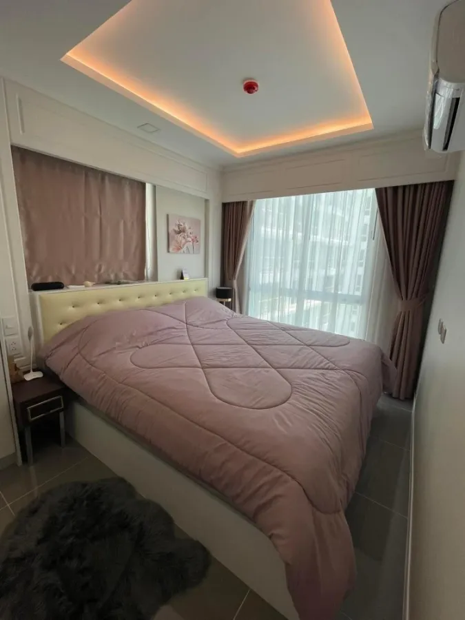 For sale: The Orient Jomtien Resort & Spa (Jomtien), swimming pool view, corner room, if interested, book now.