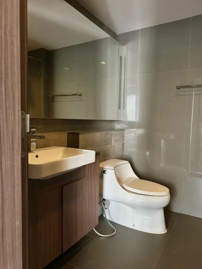 ขาย ให้เช่า THE HUDSON SATHORN7 ห้องใหย่อยู่สบาย พื้นที่ใช้สอยจุใจ รีบมาจับจองด่วน อย่าช้า