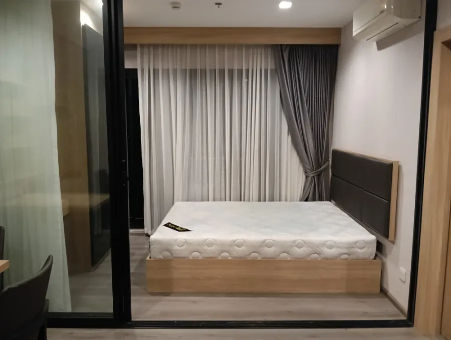 Selling The Politan Rive, high floor unit, fully furnished, complete with appliances. Don't miss out on this great deal! Book now!!!!