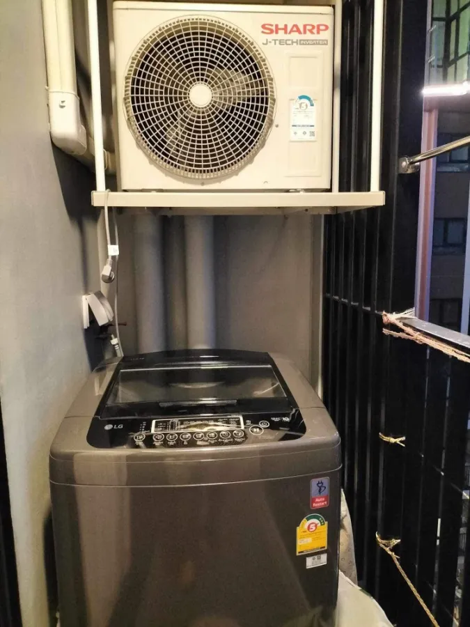 For rent: Altitude Unicorn Sathorn - Tha Phra, swimming pool view, high floor, adjustable sofa. Don't just look and book now.