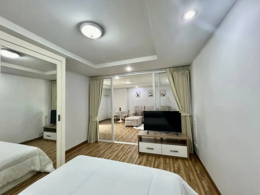 ให้เช่า Happy condo รัชดา 18 ตกแต่งสวย เฟอรื+เครื่องใช้ไฟฟ้าครบ พร้อมจองได้เลยจ้า