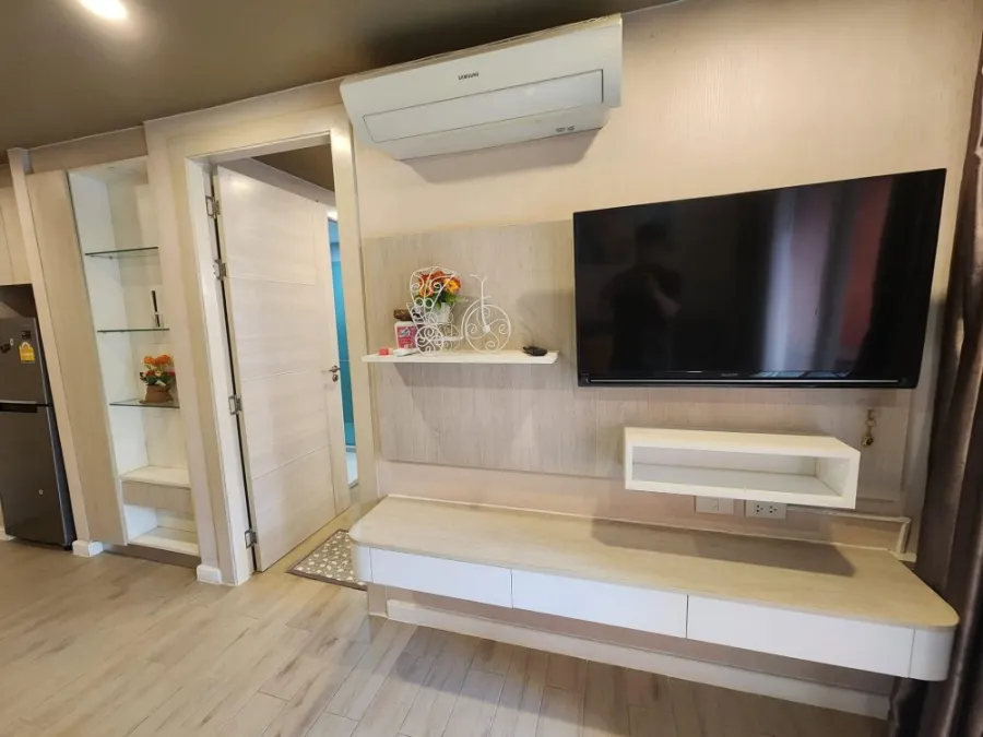 For rent: Seven Seas Condo Resort Jomtien, 1st floor, room next to the pool, fully furnished as shown in the picture. Hurry and reserve now before you