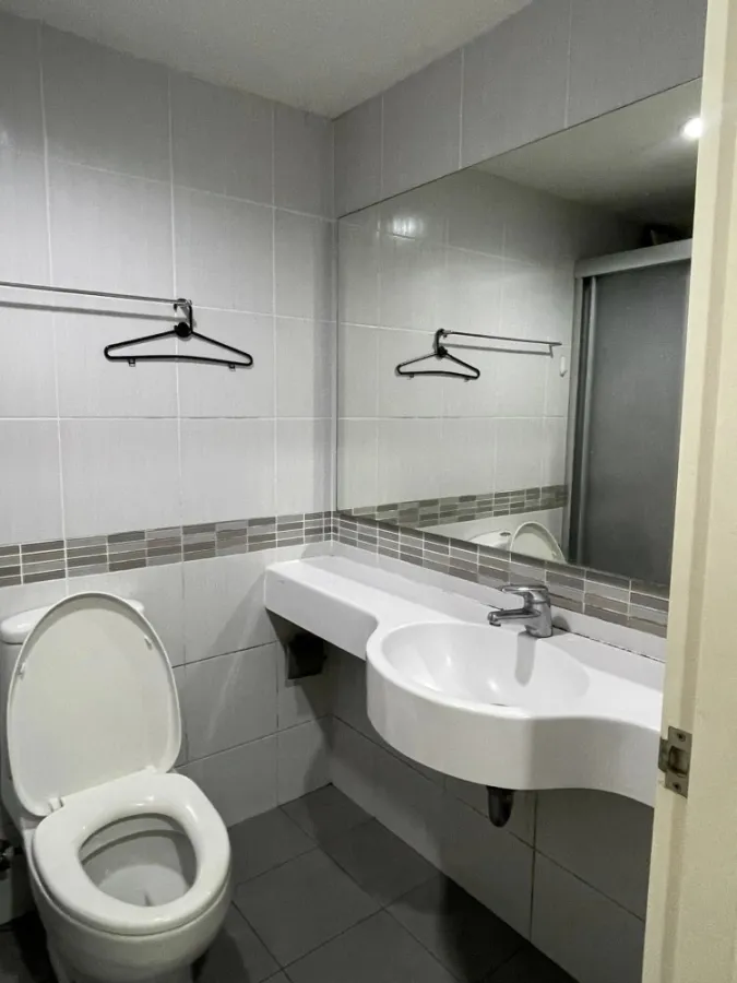 For sale: Lumpini Place Srinakarin-Hua Mak Station, Max Value view, complete with furniture and electrical appliances. Reserve now.