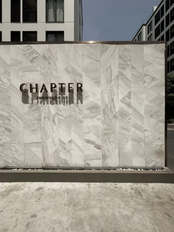 Chapter Thonglor 25 for rent, spacious room with plenty of usable space, fully furnished. Don't miss out on this great deal!