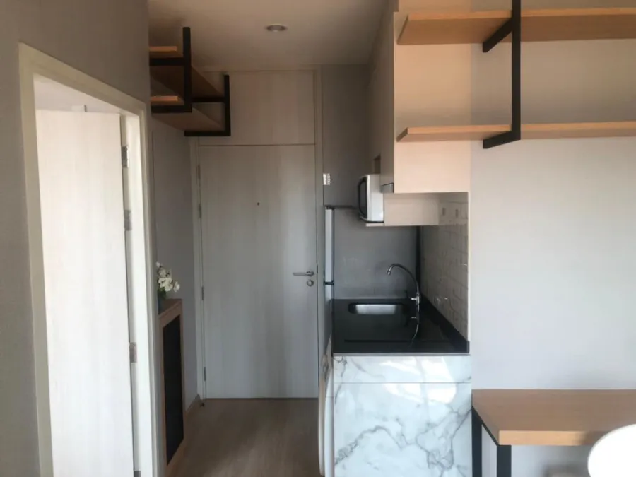 Condo for rent at Noble Revolve Ratchada, ready to move in, affordable price, comes with full facilities, hurry to reserve