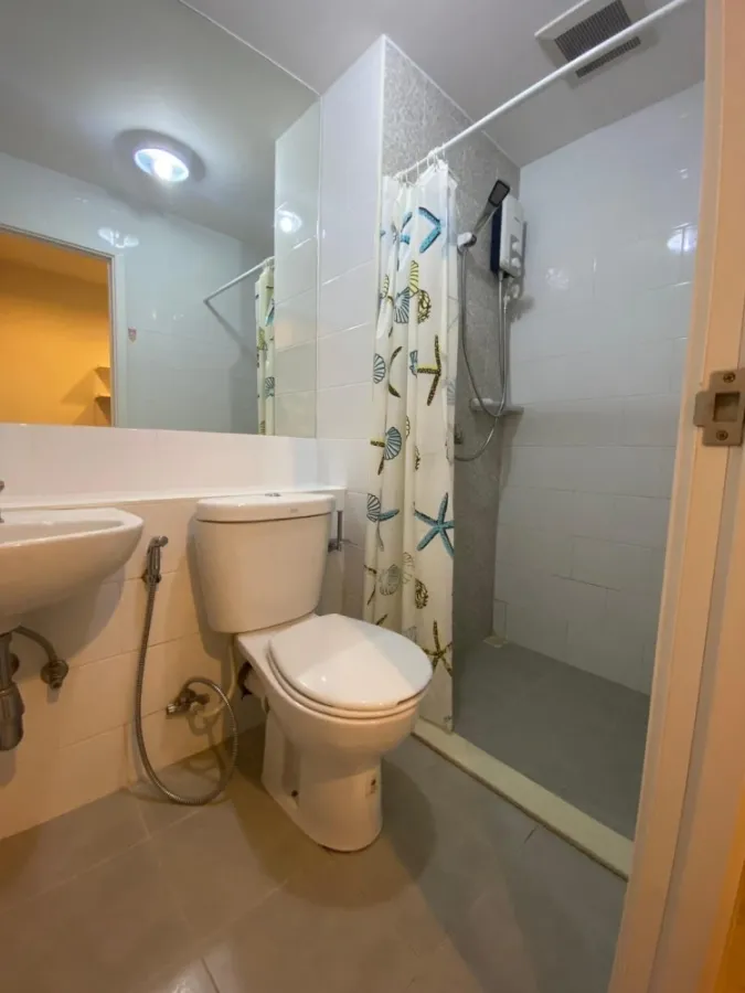 Selling Plum Condo, Central Station, Phase 2, decorated with full set of furniture, whether to live by yourself or invest, it's worth it. Book now.