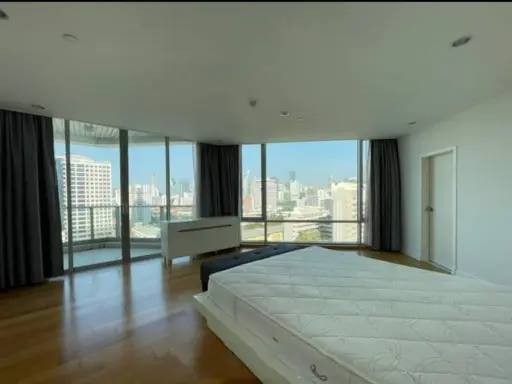 Condo for rent, Triple Y Residence, very spacious room, convenient transportation, do not wait