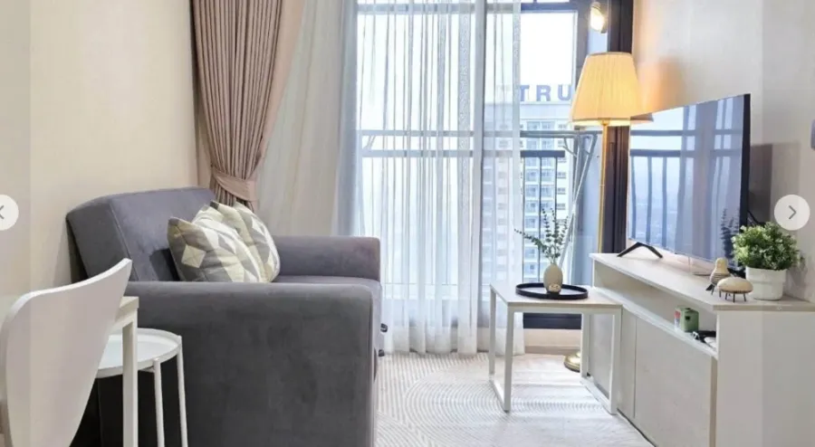 For rent: Aspire Erawan Prime, 27th floor, unobstructed view, fully furnished, very livable. Book now!