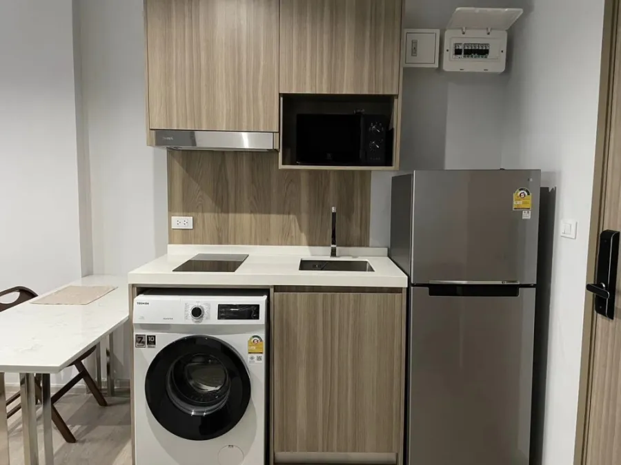 For rent, Altitude Unicorn Sathorn - Tha Phra, 15th floor, fully furnished room, nice to live in. Hurry up to book. I can tell you don't miss it.