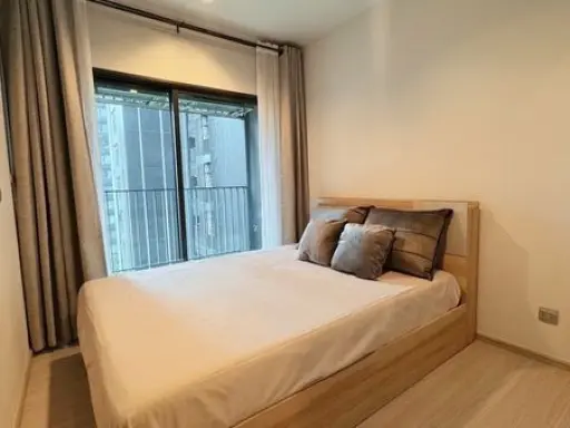 For rent: Life Asoke-Rama 9, spacious and comfortable room, fully furnished, book now, don't wait.