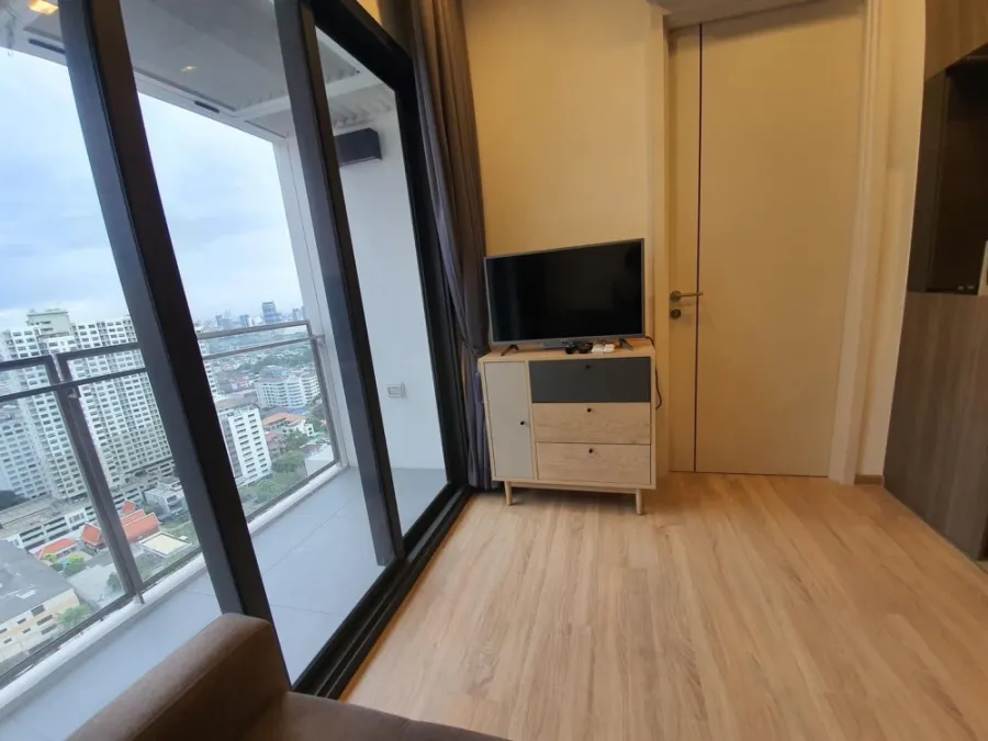 For rent, The Line Phahon-Pradipat, 28th floor, beautiful room, luxurious decoration, complete, very livable, book now, don't wait.