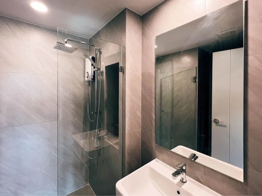 For rent, IDEO Chula-Samyan, 8th floor, well furnished room. Big screen TV. Reserve now.