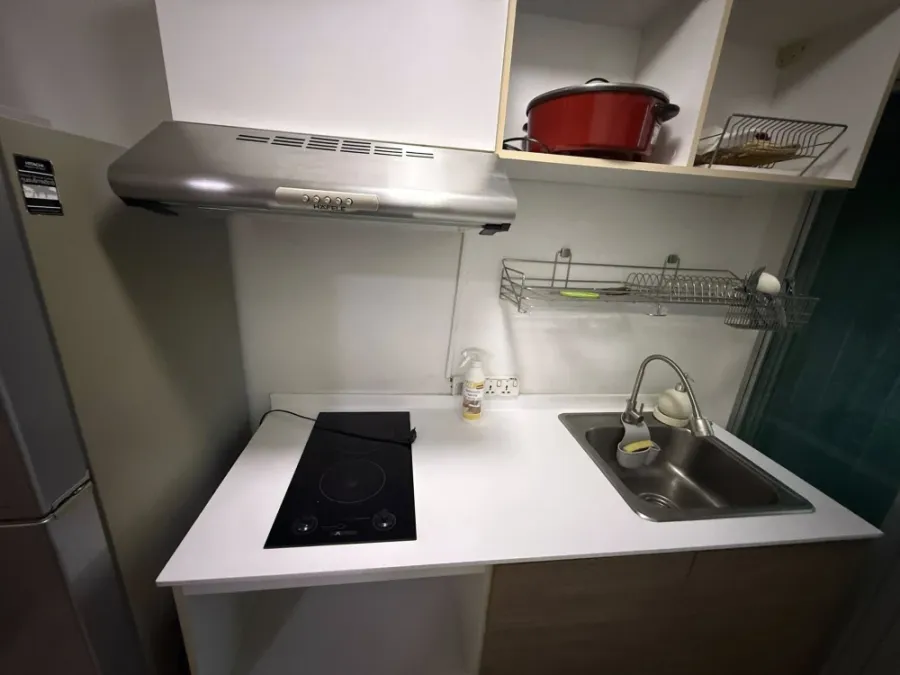 For rent: Dcondo Campus Resort Bangna, 1 bedroom, 1 bathroom. High-quality built-in furniture. Excellent location. Book now!