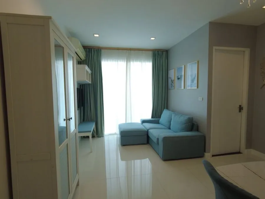 ให้เช่า The Bloom Sukhumvit 71 ห้องกว้าง โซฟานุ่มนั่งสบาย มาพร้อมทีวีจอใหญ่ดูหนังจุใจ รีบจองเลยจร้า