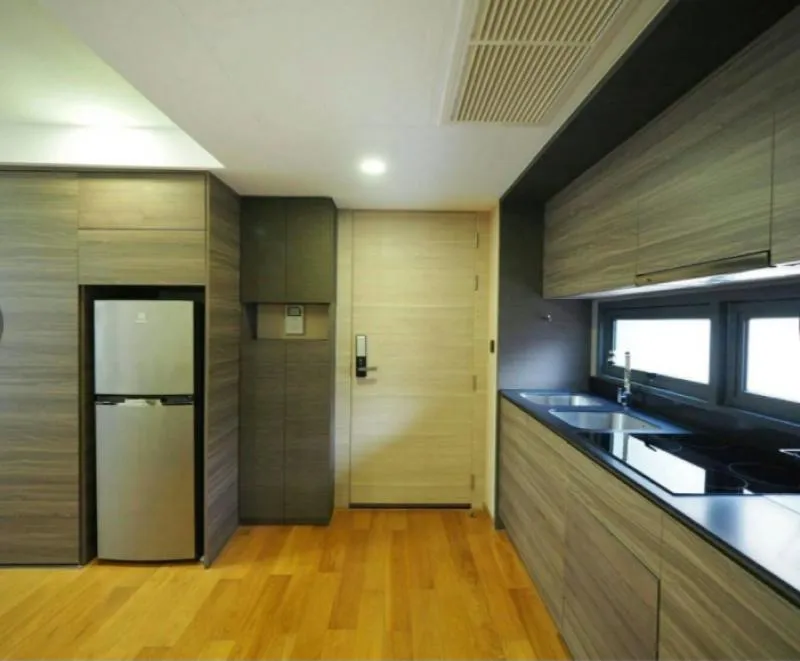 For rent / quick sale, Condo Class Langsuan, large room, beautiful decoration Fully furnished, city view, good location, easy to travel, near BTS, book now