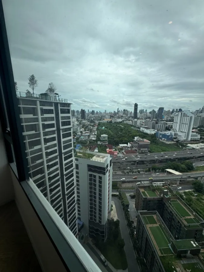 Sell ​​Condo Landmark at MRT Station, 19th floor, Building B Sell empty room, good location, convenient transportation, don't miss