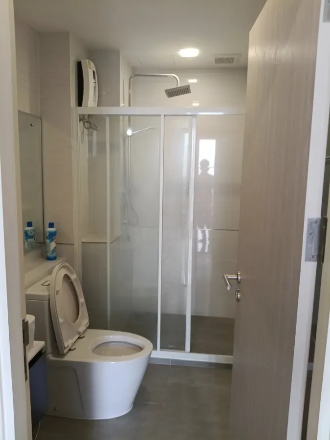 For sale: The Metropolis, 1 bedroom, 1 bathroom, 26th floor, beautiful view, not blocked, good location, fully furnished, reserve now.