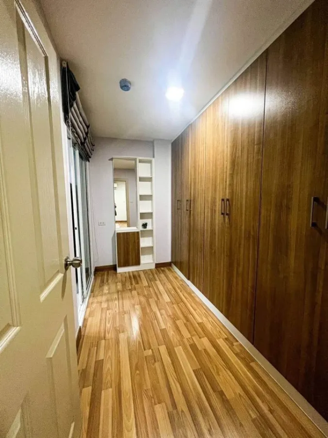 For rent, The One Plus Srinakarin, fully furnished with a whole set of furniture and complete sets of electrical appliances. If interested, book now.