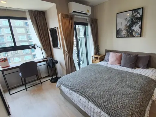 Don't miss the Ideo Sathorn-Wongwian Yai condo for rent. Beautiful room decorated in modern style. Very nice. If you don't book, you will regret it.