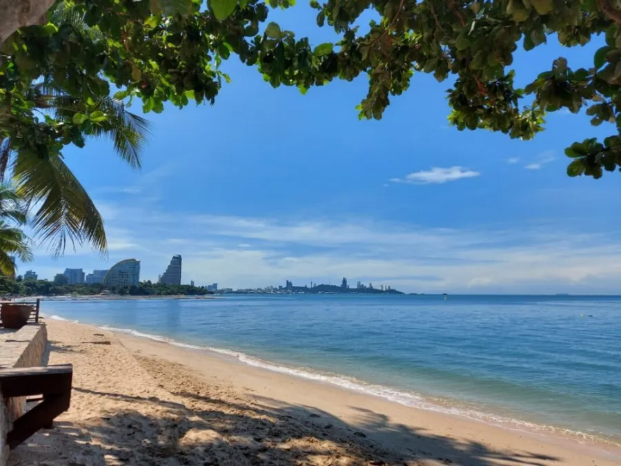For rent, Park Beach (North Pattaya), 16th floor, great sea view, spacious room, plenty of usable space, don't miss it.