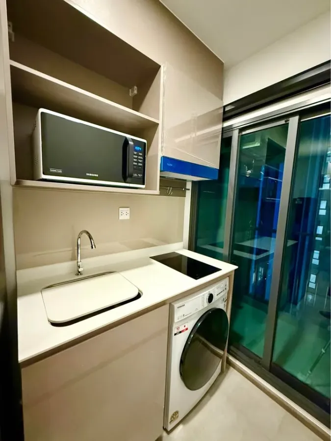 ให้เช่า Aspire Sukhumvit - Rama 4 ห้องน่าอยู่ เฟอร์นิเจอร์ครบครัน มองเห็นวิวสระว่ายน้ำ จองเลย