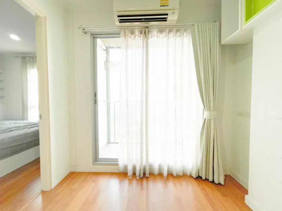 For sale or rent: Lumpini Park Riverside - Rama 3. Corner unit offering privacy, high-quality built-in furniture, and beautiful view. Book now!