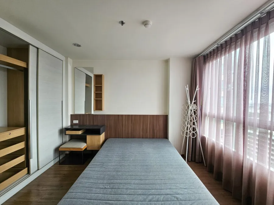Condo for sale U-Delight Rattanathibet, high floor (16), comfortable, swimming pool view. It's good to buy for yourself. It's a great investment. Hurr